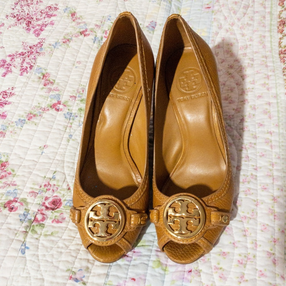 Tory Burch Peep Toe Wedge Size 7.5 camel/tan color GUC